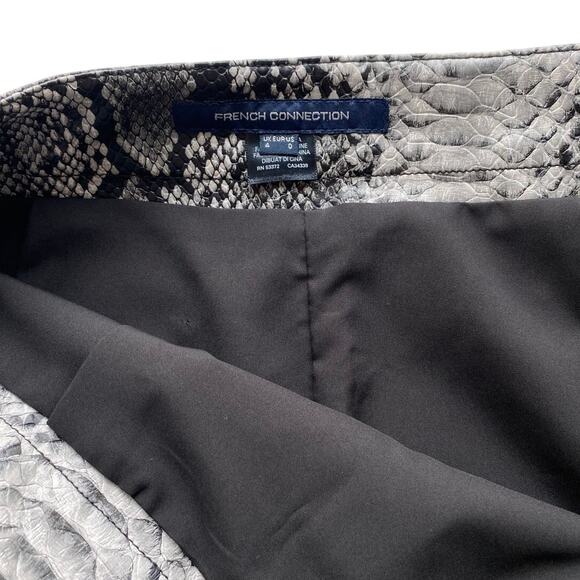 French Connection : NEW Snake Print Textured Faux Leather Mini Skirt : Size 0 - Picture 2 of 8
